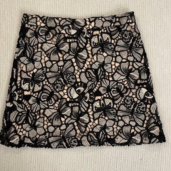 Alice + Olivia Dresses & Skirts - Alice & Olivia lace mini skirt